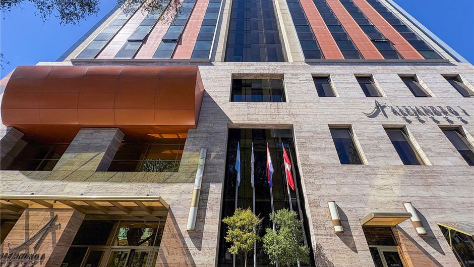 Alejandro I Hotel Exterior