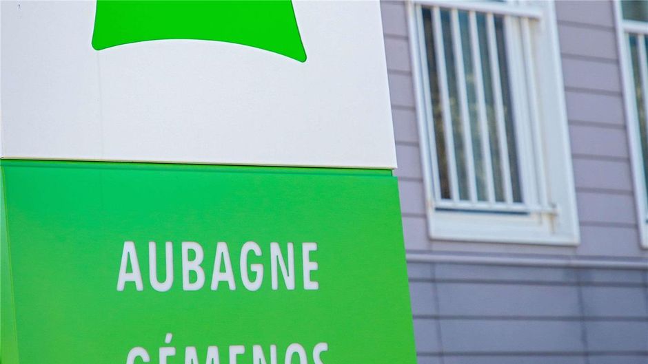 Ibis Styles Aubagne Gemenos Pool