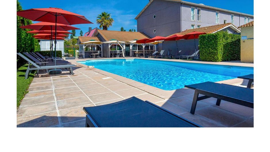 Ibis Styles Aubagne Gemenos Pool