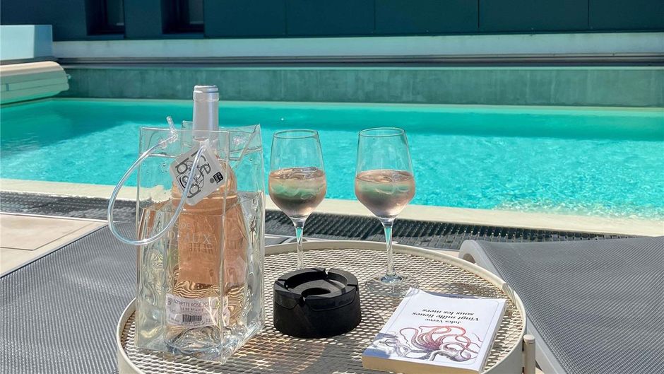 Ibis Styles Bordeaux Lac Bruges Pool
