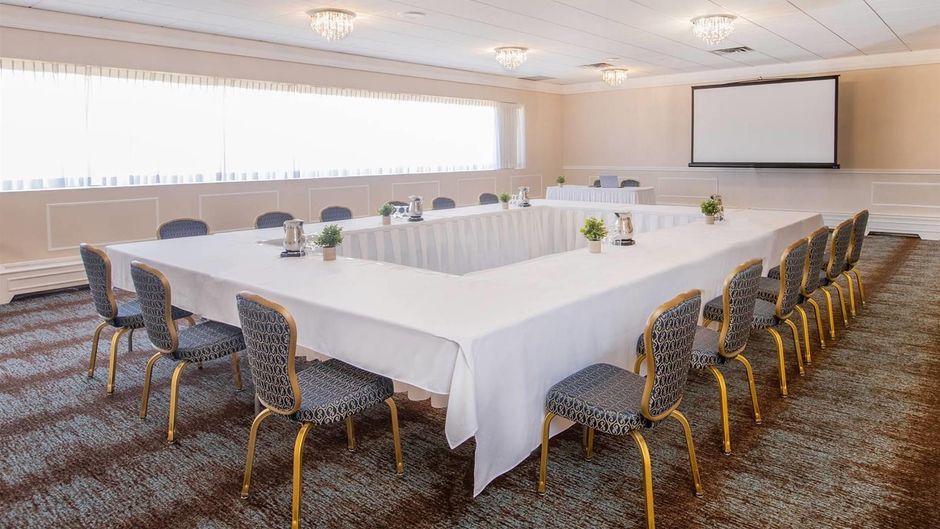Fantasyland Hotel Meeting