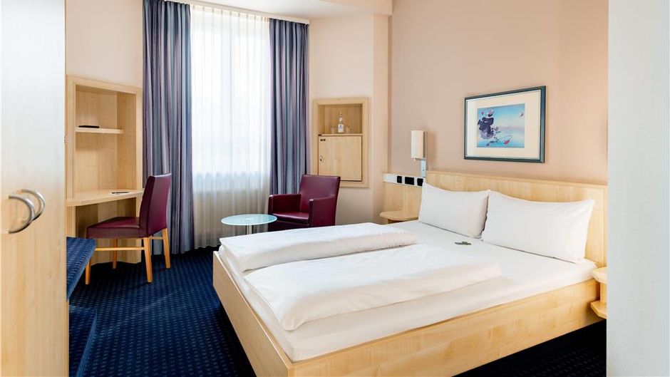 Rugs Hotel Augsburg Room