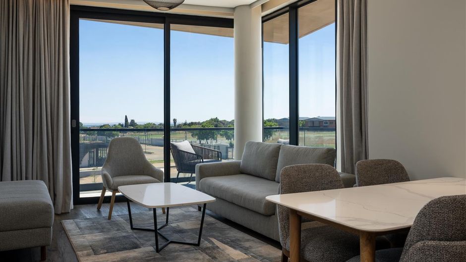Radisson Hotel & Convention Center Steve Suite