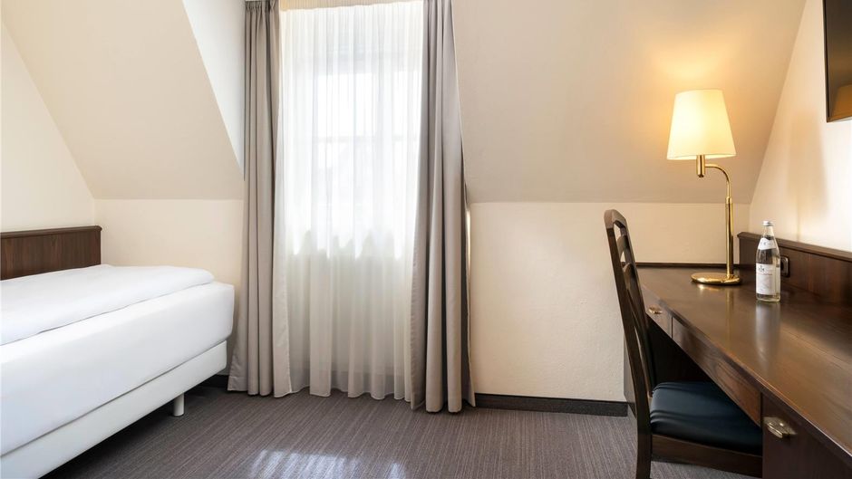 Elaya Hotel Noerdlingen Room