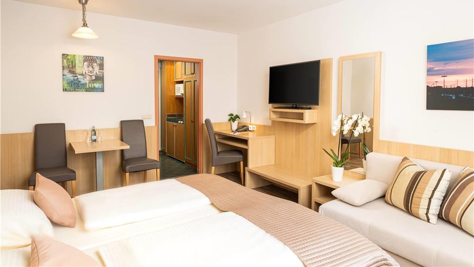QU Hotel Augsburg Room