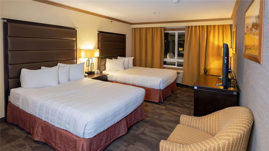 Best Western Plus Rose City Suites Room