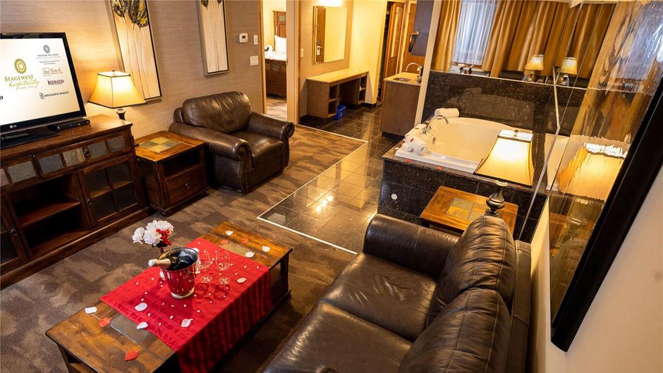Best Western Plus Rose City Suites Room