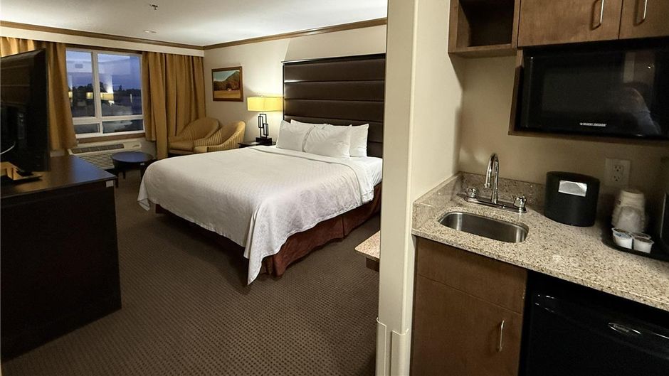 Best Western Plus Rose City Suites Suite