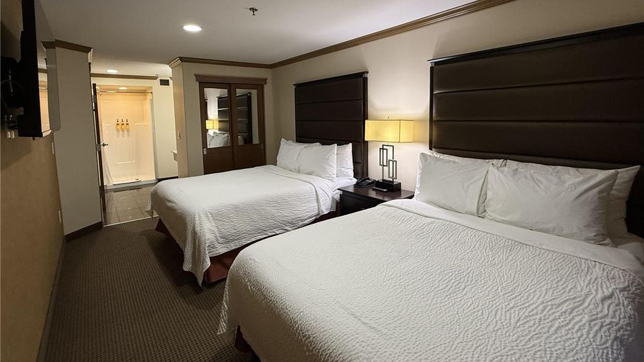 Best Western Plus Rose City Suites Suite