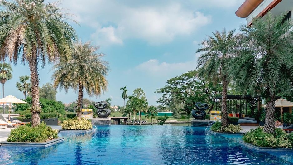 Hilton Bangkok Suvarnabhumi Golf Resort Pool