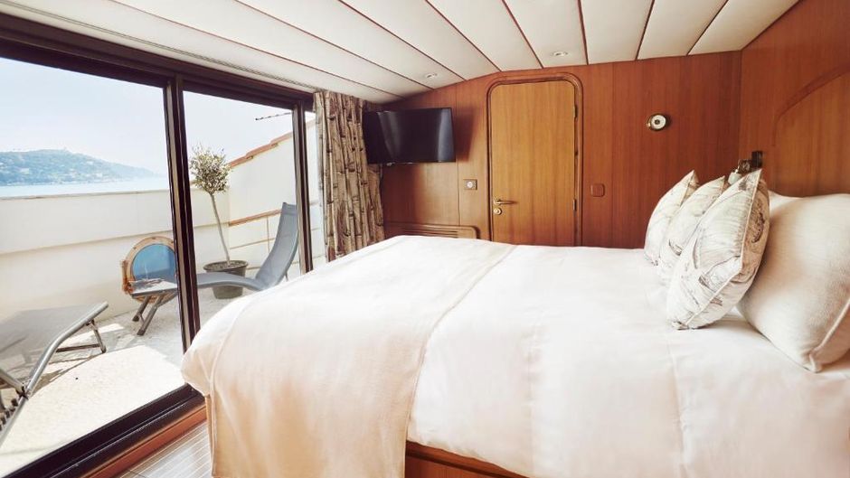 Welcome Hotel Room