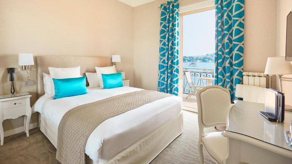 Welcome Hotel Room