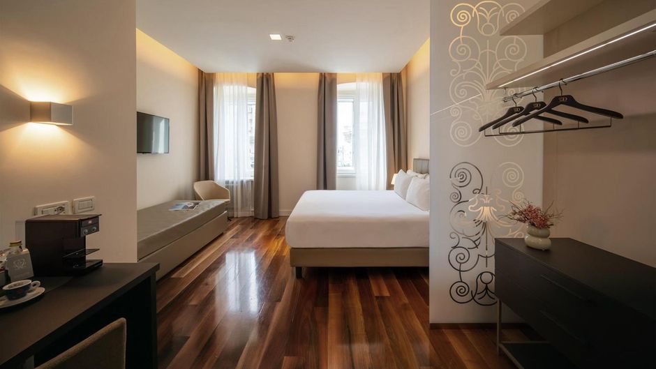 Hotel Duchi Vis a Vis Room