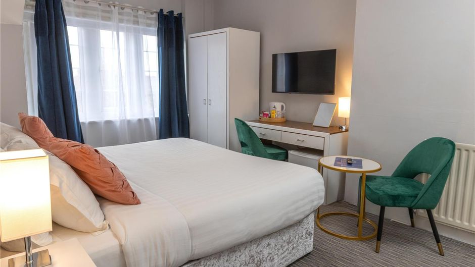 Best Western The Plough Hotel Room