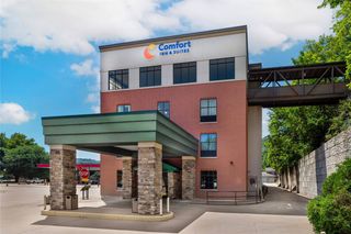 Cobblestone Inn & Suites - Marquette