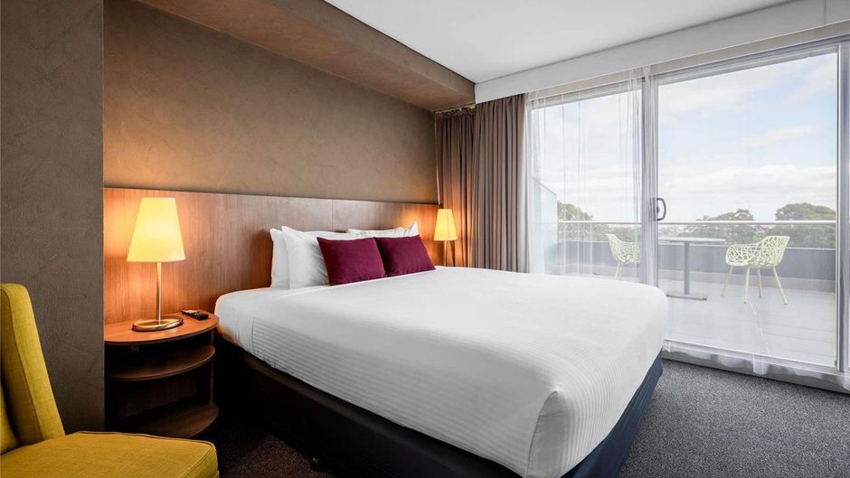 Mercure Sydney St Leonards Suite