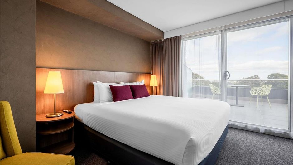 Mercure Sydney St Leonards Suite
