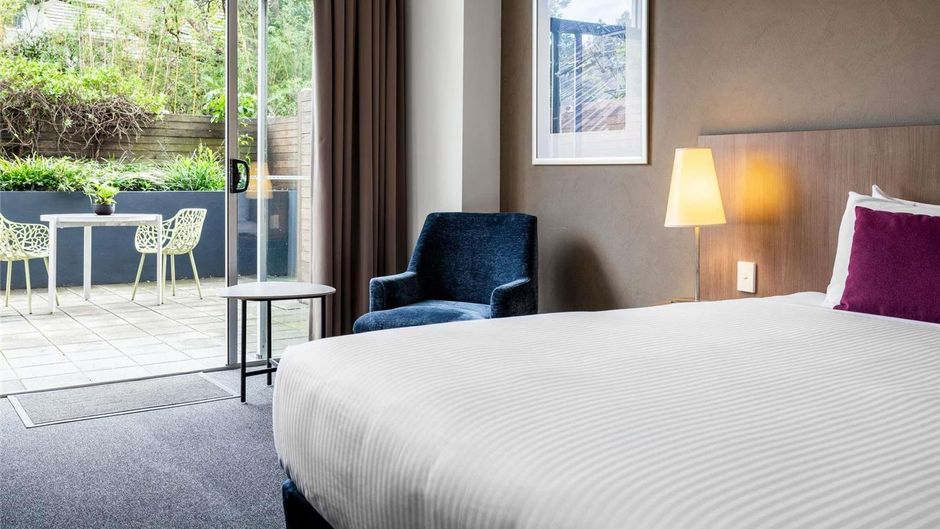 Mercure Sydney St Leonards Room