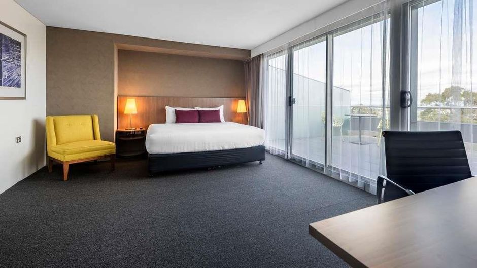 Mercure Sydney St Leonards Room