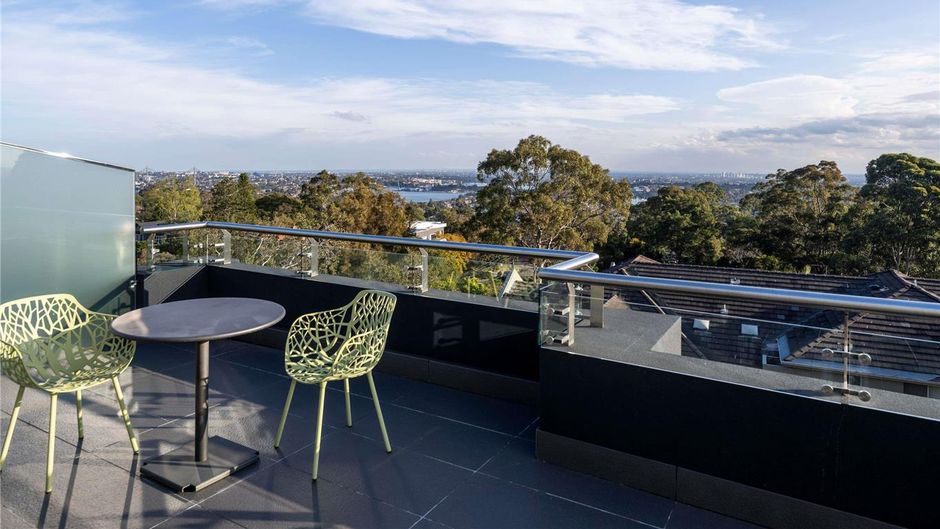 Mercure Sydney St Leonards Room