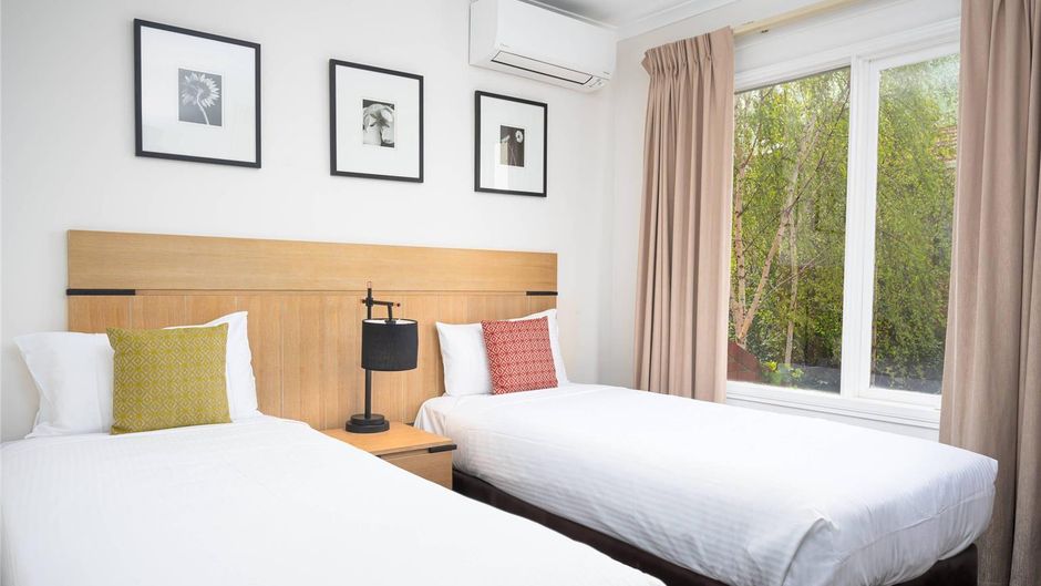MainStay Suites Kew Room