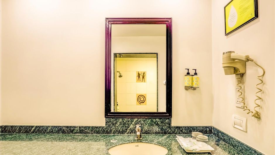 Lemon Tree Hotel, East Delhi Mall Room