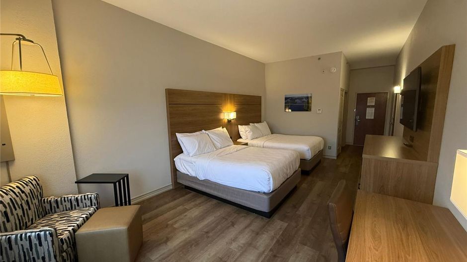 Best Western Plus 1000 Islands Hotel Room