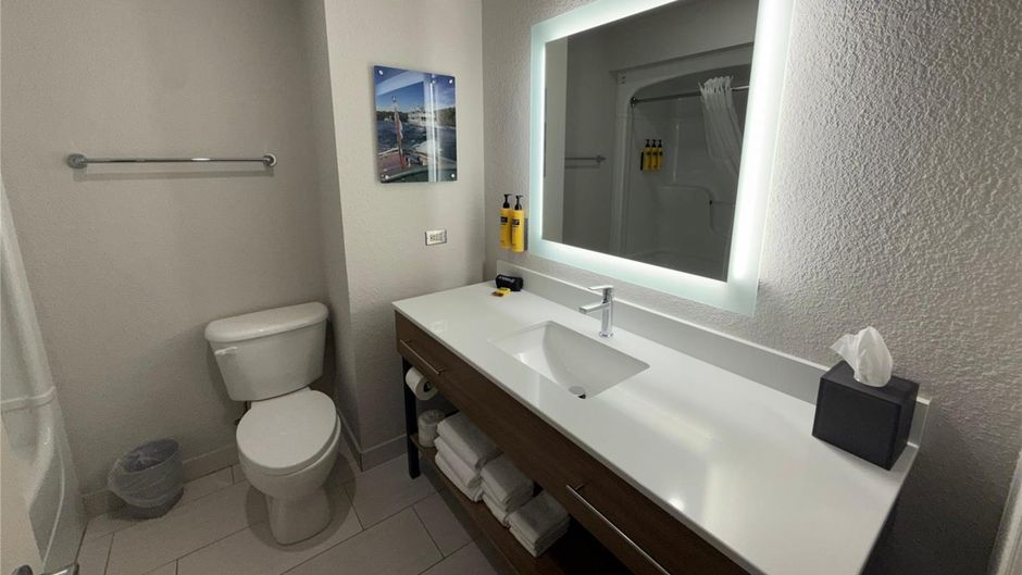 Best Western Plus 1000 Islands Hotel Room