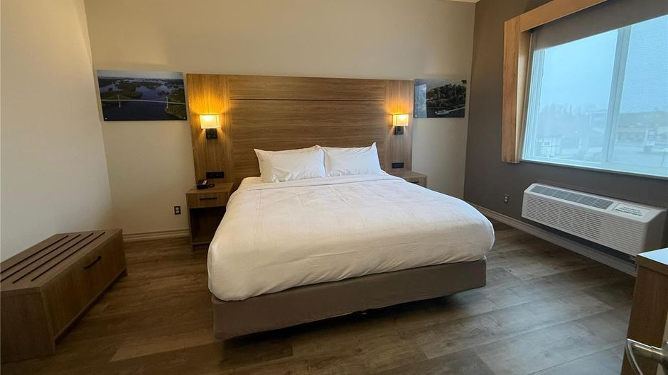 Best Western Plus 1000 Islands Hotel Suite