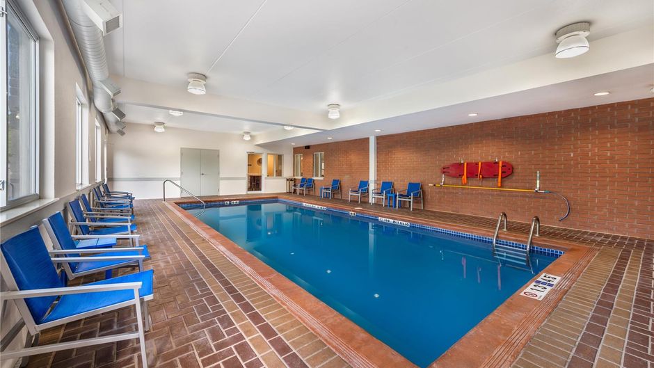 Best Western Plus 1000 Islands Hotel Pool
