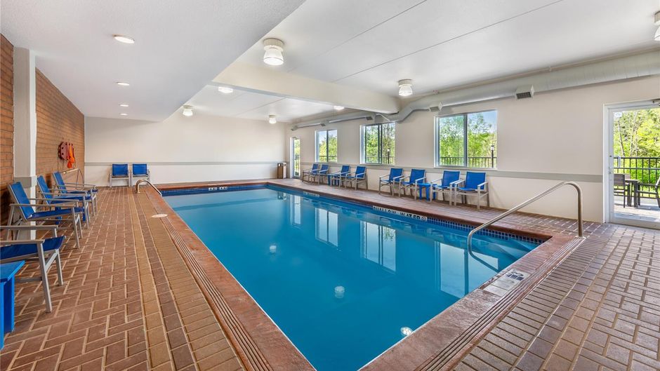 Best Western Plus 1000 Islands Hotel Pool