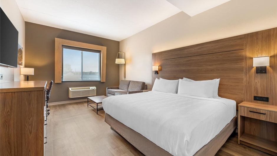 Best Western Plus 1000 Islands Hotel Room