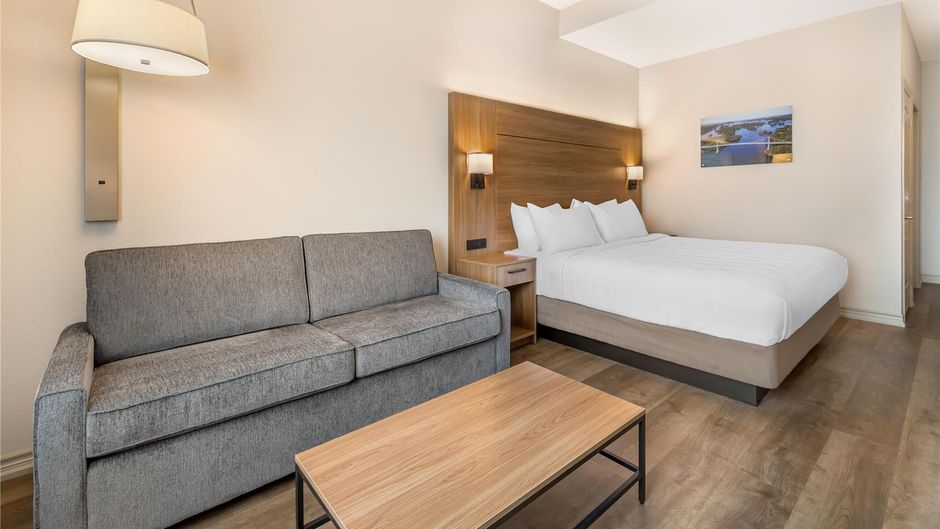 Best Western Plus 1000 Islands Hotel Room