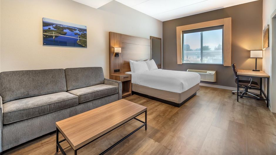 Best Western Plus 1000 Islands Hotel Suite