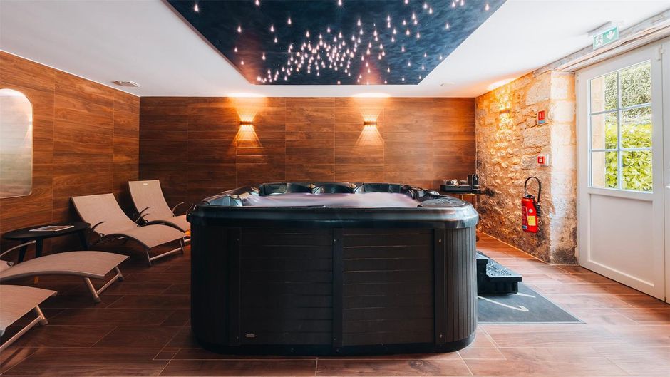 CHATEAU DE MARAVAL Spa