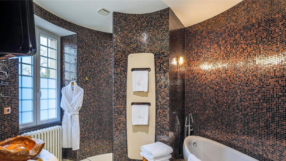 CHATEAU DE MARAVAL Room