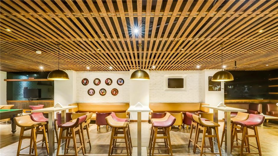 Lemon Tree Hotel, Electronics City Restaurant