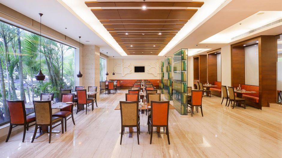 Lemon Tree Premier, Ulsoor Lake Restaurant
