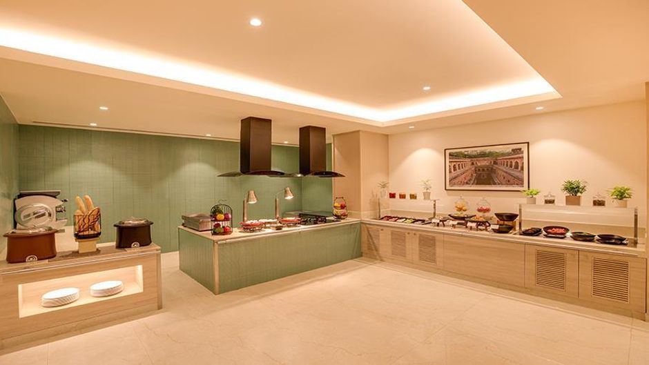 Lemon Tree Premier, Delhi Aerocity Restaurant