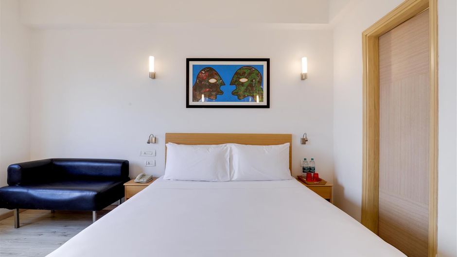 Red Fox by Lemon Tree Hotels, Sector 60 Room