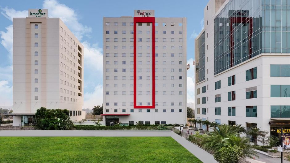 Lemon Tree Hotel Sector 60 Exterior