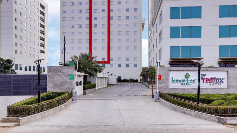 Lemon Tree Hotel Sector 60 Exterior