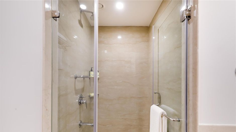 Lemon Tree Hotel Sector 60 Room