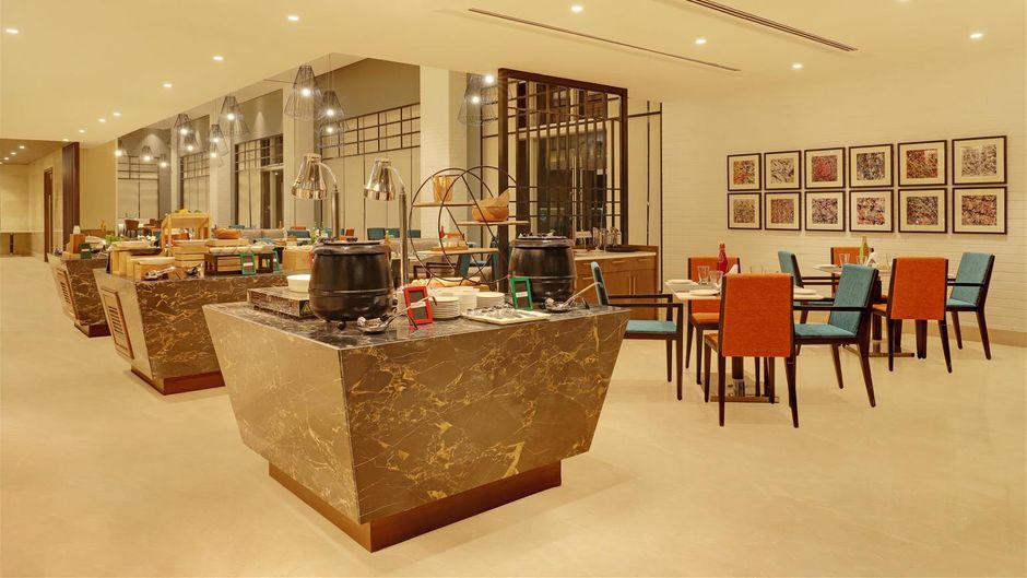 Lemon Tree Hotel, Jhansi Restaurant
