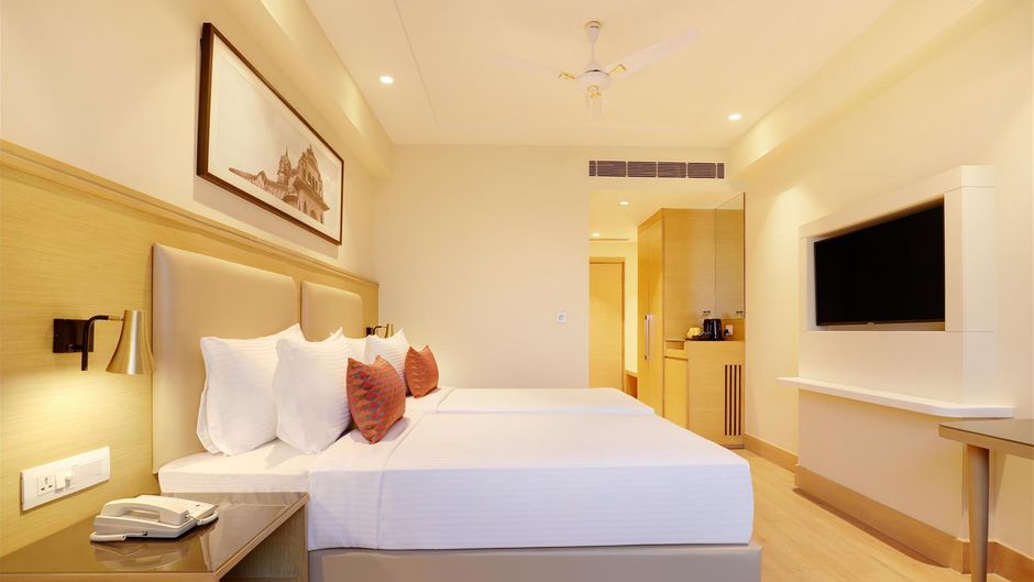 Lemon Tree Hotel, Jhansi Room