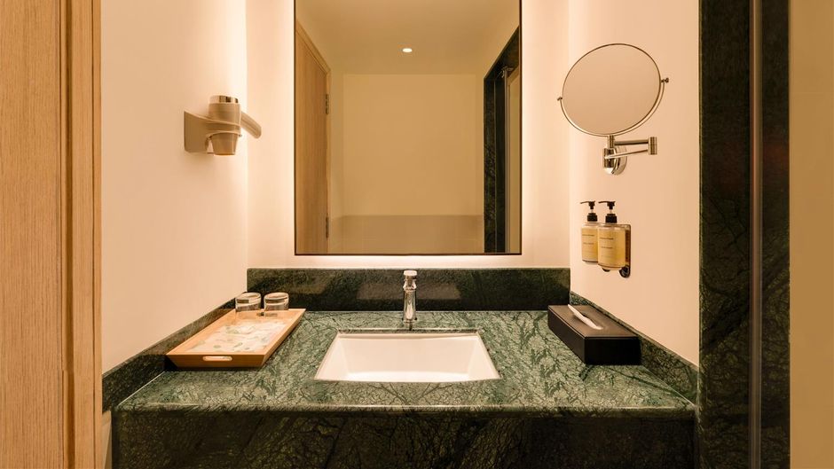 Lemon Tree Hotel Gachibowli Room