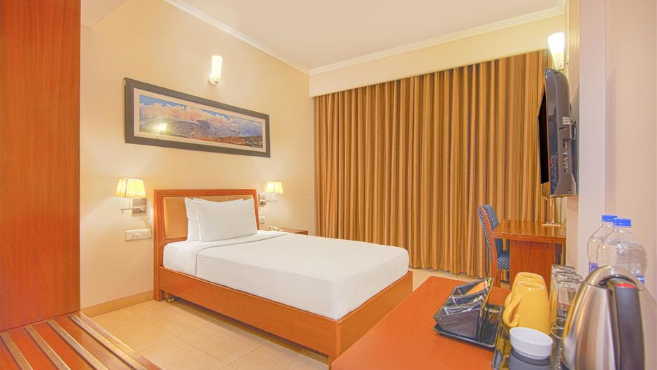 Lemon Tree Hotel Baddi Room
