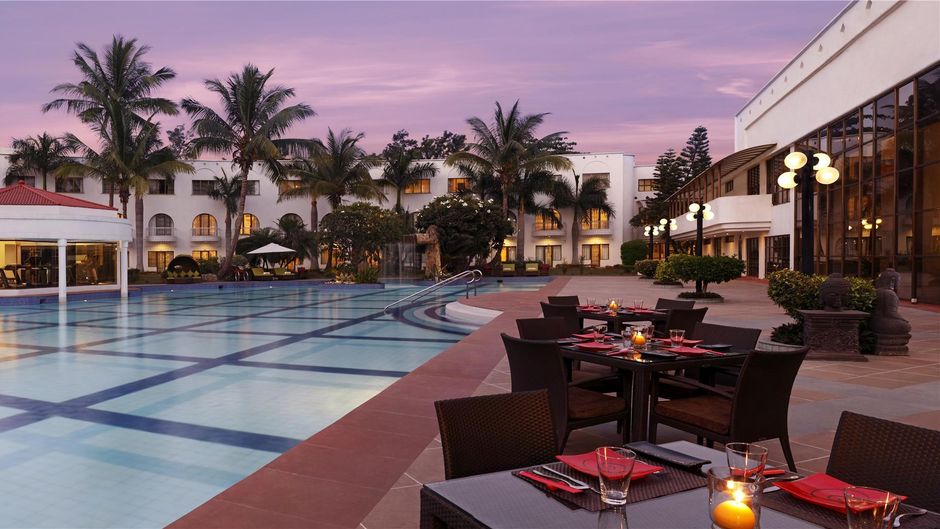 Lemon Tree Hotel Pool