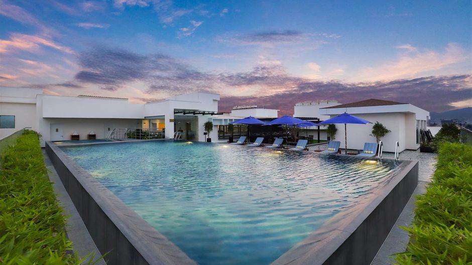 Lemon Tree Premier Vijayawada Pool