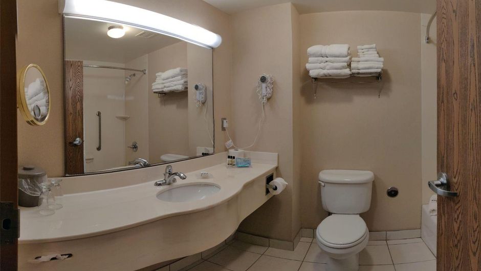 Humphry Inn and Suites Room